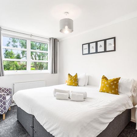 Niksa Serviced Accommodation - 3 Bedroom House Welwyn Garden City Buitenkant foto