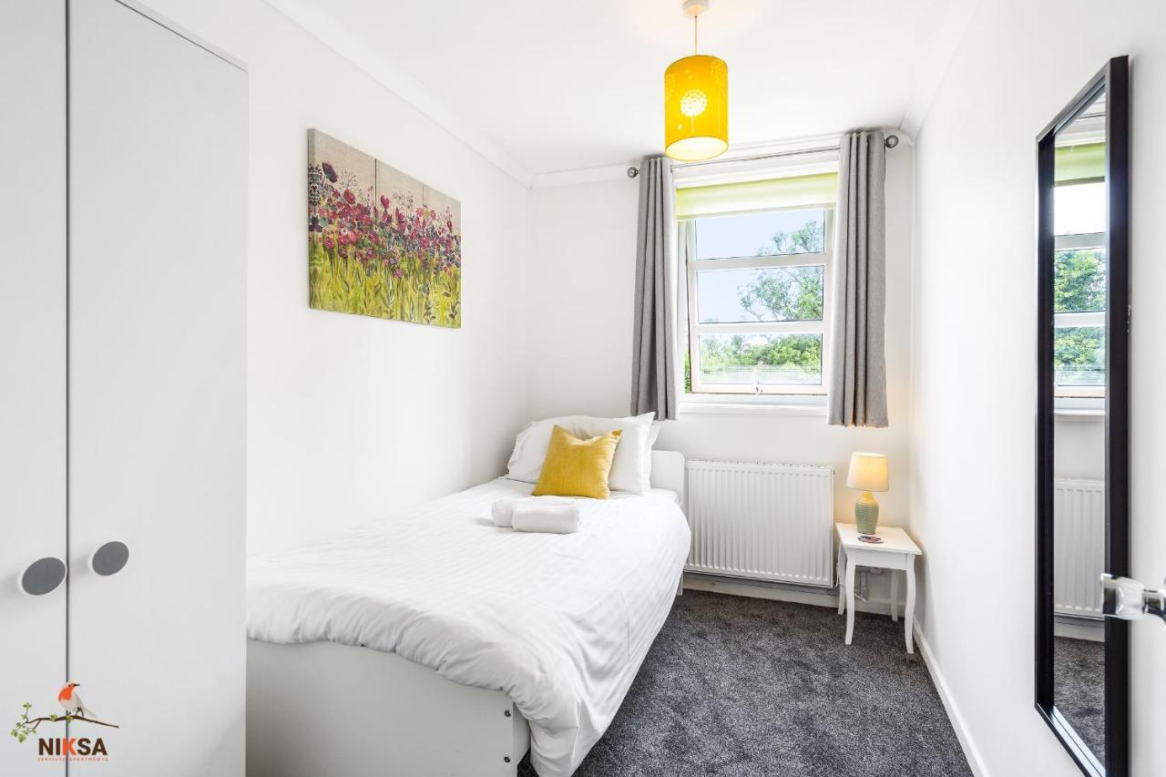 Niksa Serviced Accommodation - 3 Bedroom House Welwyn Garden City Buitenkant foto