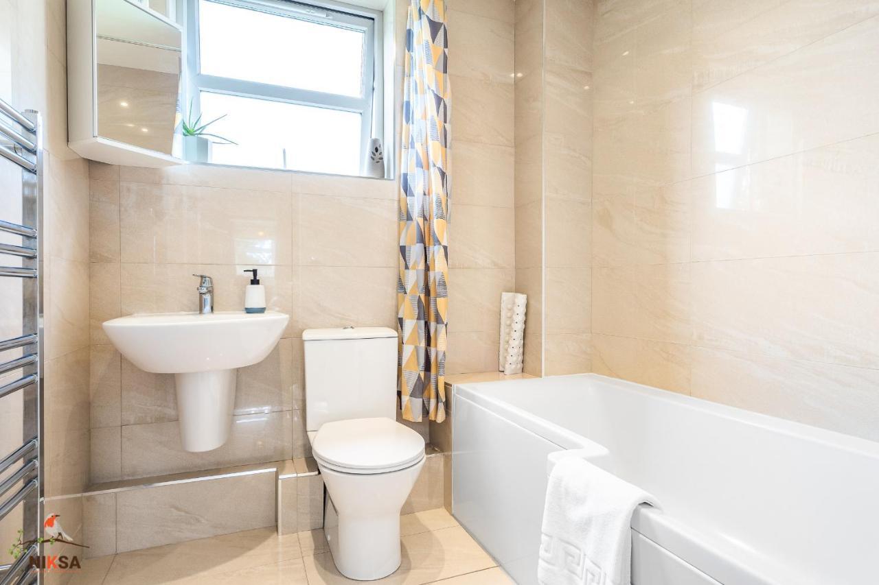 Niksa Serviced Accommodation - 3 Bedroom House Welwyn Garden City Buitenkant foto