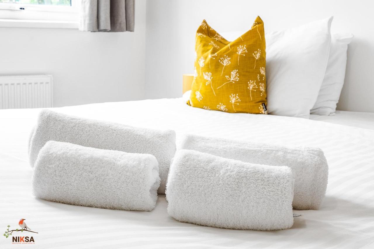 Niksa Serviced Accommodation - 3 Bedroom House Welwyn Garden City Buitenkant foto