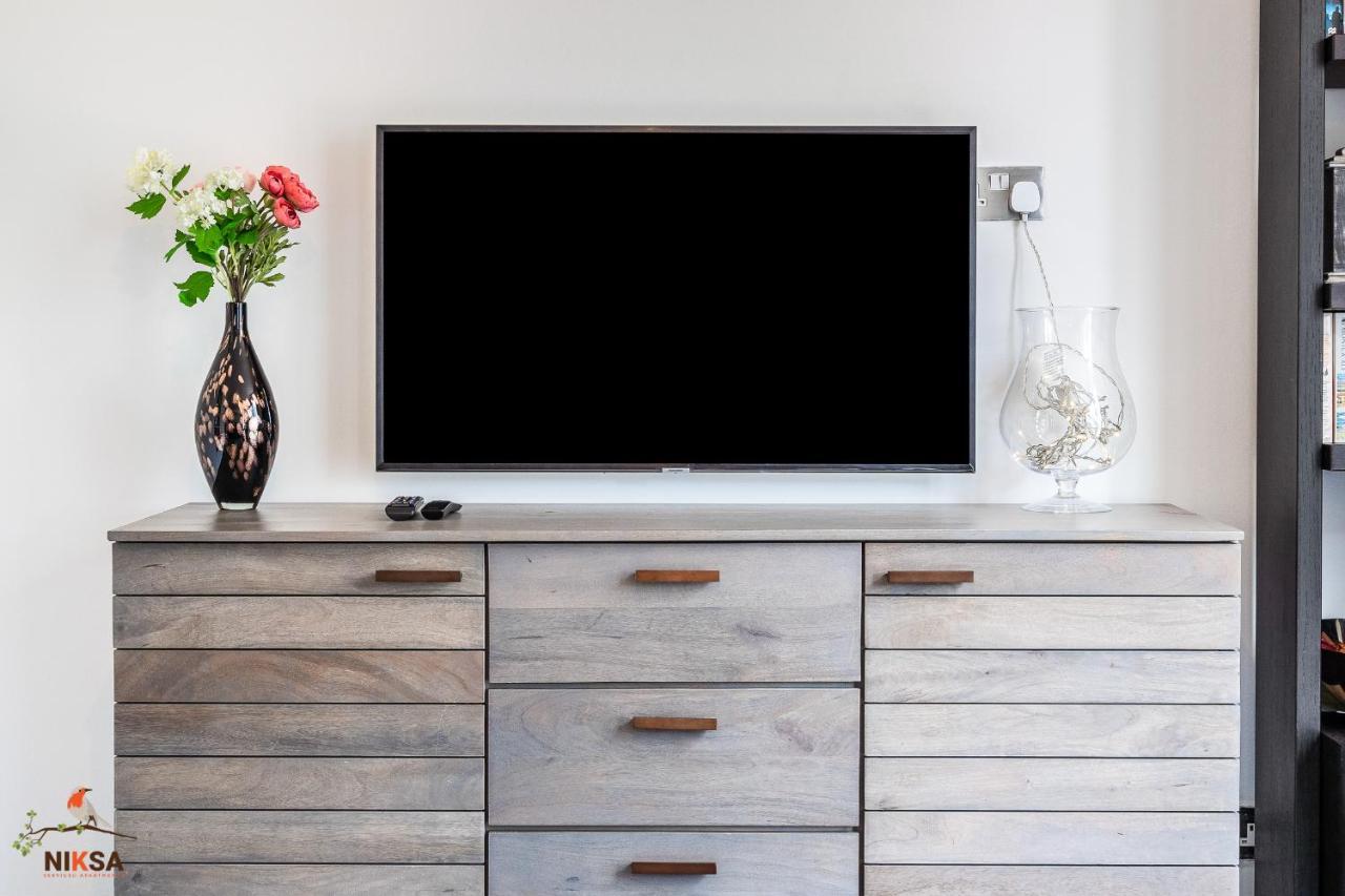 Niksa Serviced Accommodation - 3 Bedroom House Welwyn Garden City Buitenkant foto
