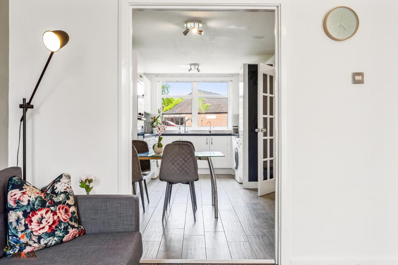 Niksa Serviced Accommodation - 3 Bedroom House Welwyn Garden City Buitenkant foto