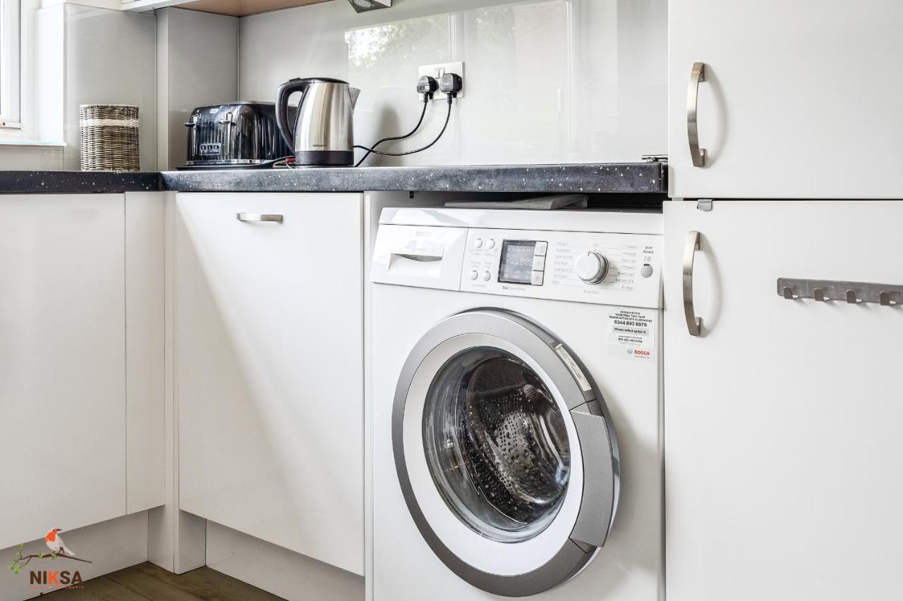 Niksa Serviced Accommodation - 3 Bedroom House Welwyn Garden City Buitenkant foto