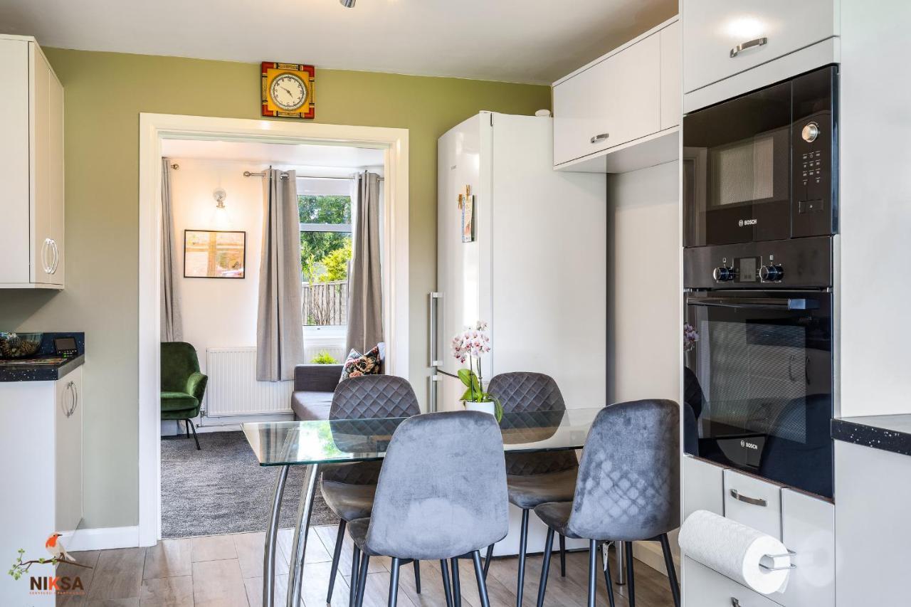 Niksa Serviced Accommodation - 3 Bedroom House Welwyn Garden City Buitenkant foto