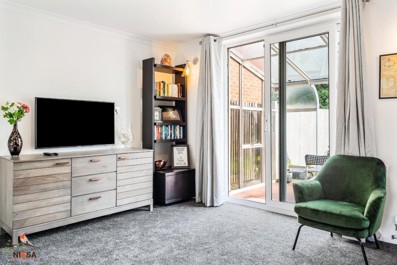 Niksa Serviced Accommodation - 3 Bedroom House Welwyn Garden City Buitenkant foto