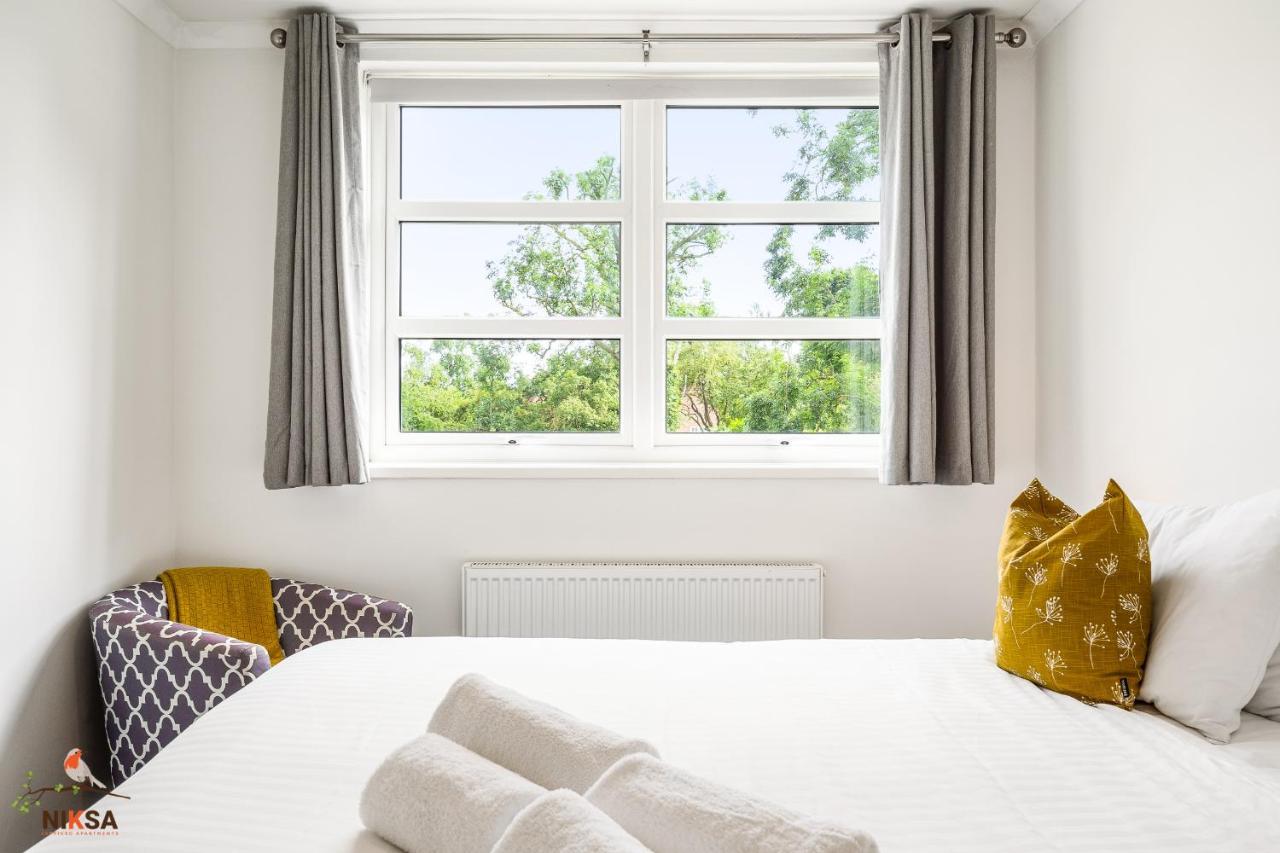 Niksa Serviced Accommodation - 3 Bedroom House Welwyn Garden City Buitenkant foto