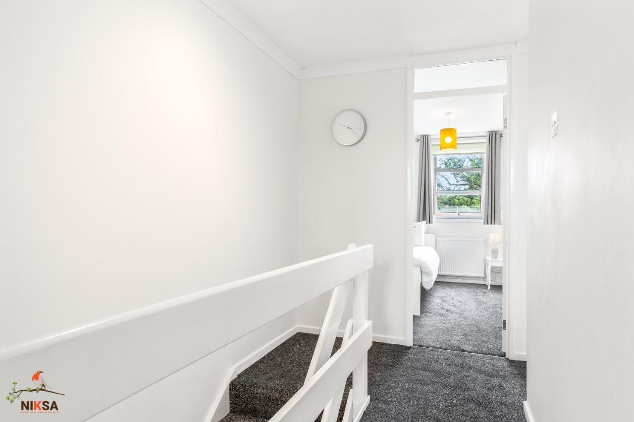 Niksa Serviced Accommodation - 3 Bedroom House Welwyn Garden City Buitenkant foto